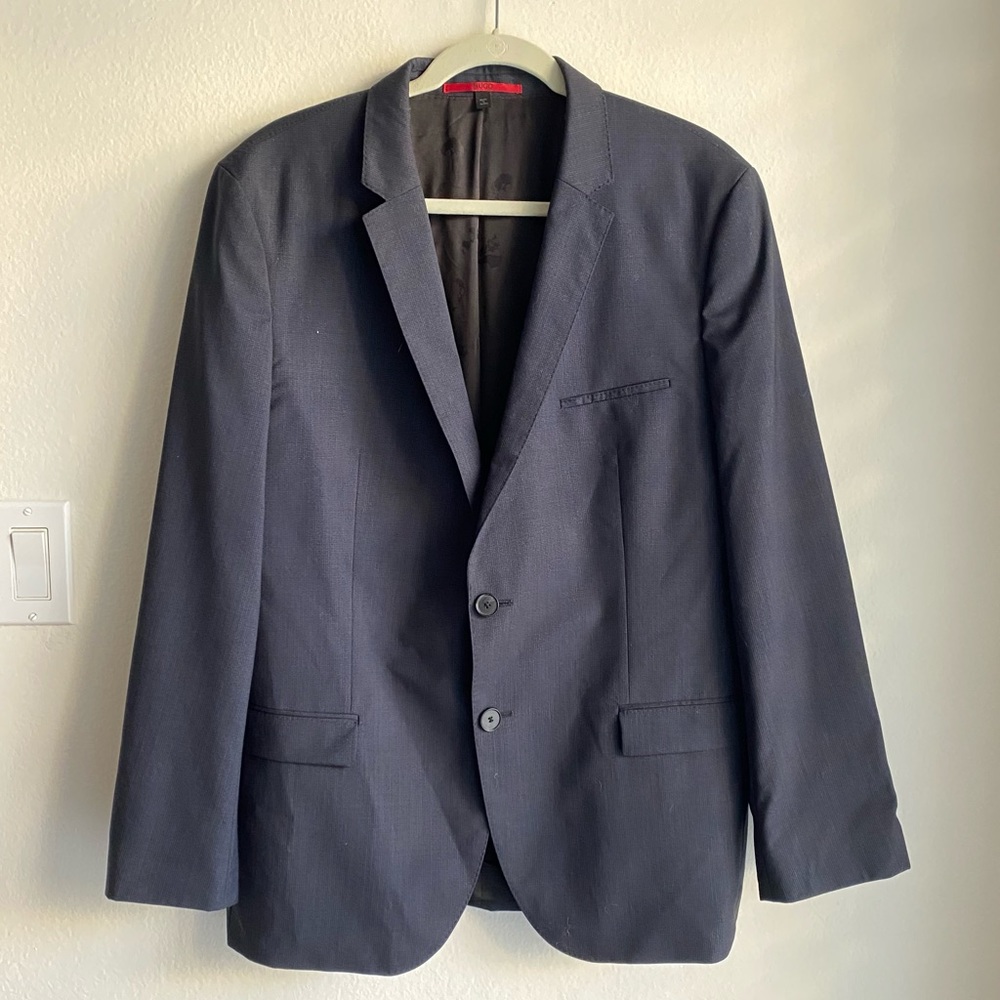 Hugo Boss extra slim fit suit. 100% wool. Size 44R